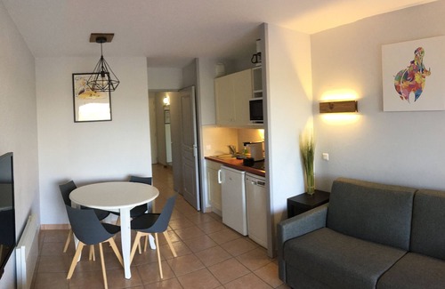 Pont Royal Apartment | Beautiful Pierre et Vacances Apartment, Domaine de Pont-Royal, swimming pool