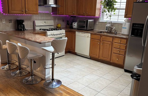 Jersey City House | Beautiful place 5 minutes to the play ground. 10 mints to Met life Stadium,
