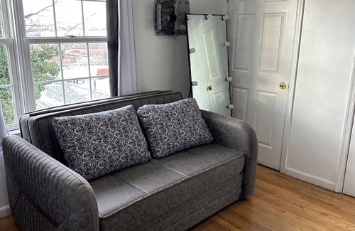 Jersey City House | Beautiful place 5 minutes to the play ground. 10 mints to Met life Stadium,