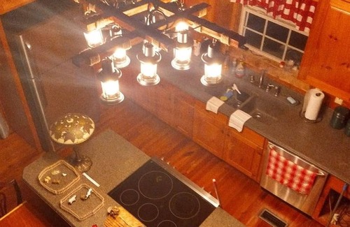 Alpine Cabin | BEAUTIFUL PLACE! NEW POOL Relaxing, Peaceful, Meticulous Cleaned. Firepit, Grill
