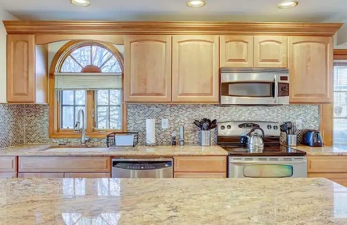 Pocono Summit House | Beautiful Poconos Lakefront 5 bedroom property