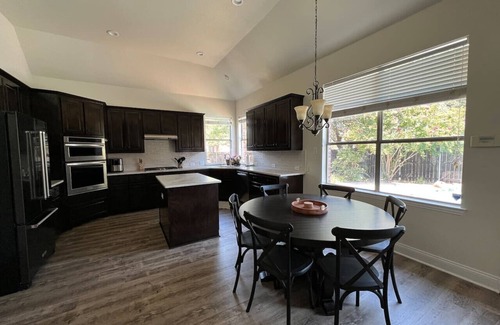 Allen House | Beautiful pool/SPA, Games, Movie Room and more