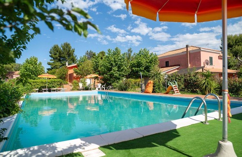Citta Sant'Angelo House | Beautiful private villa for 6 people with pool, WIFI, TV, patio and pets allowed, close to Pescara