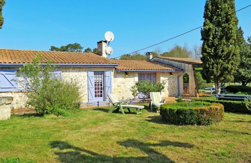 Gaillan-en-Medoc House | Beautiful private villa for 6 guests with WIFI, TV, terrace, pets allowed and parking