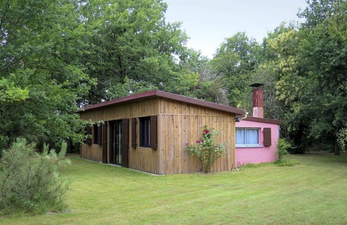 Gaillan-en-Medoc House | Beautiful private villa for 6 people with terrace, pets allowed and parking