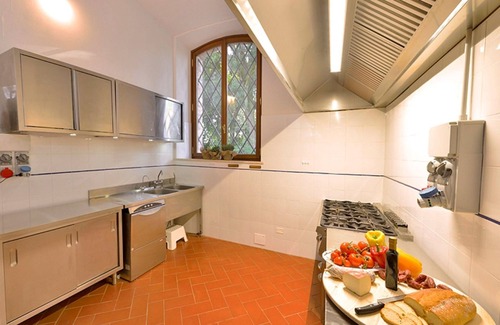 Torrita di Siena Villa | Beautiful private villa with hot tub, A/C, WIFI, private pool, TV, patio, close to Montepulciano