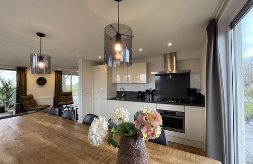 Graft House | Beautiful private villa for 10 people with WIFI, pool, TV and terrace