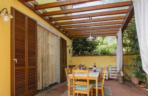San Giuliano Terme House | Beautiful private villa for 7 people with A/C, WIFI, TV, terrace, pets allowed and parking