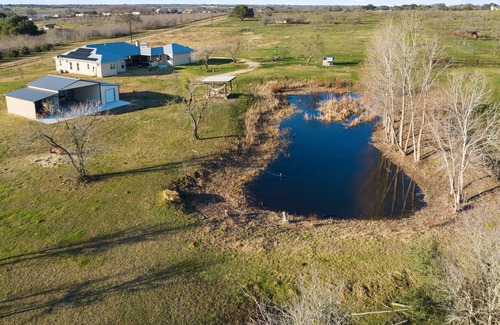 Dale House | Beautiful & Private 11 Acre Ranch - Close to BBQ capital Lockhart, Austin