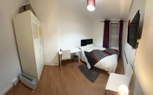 Bethnal Green Apartment | Beautiful private Double Room in a shared 3-bedroom apartment minutes walk from Bethnal Green