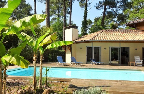 Biscarrosse Villa | Beautiful private villa for 8 guests with WIFI, private pool, TV, terrace and parking