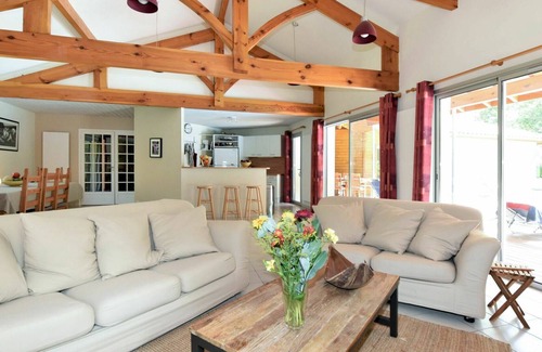 Biscarrosse Villa | Beautiful private villa for 8 guests with WIFI, private pool, TV, terrace and parking