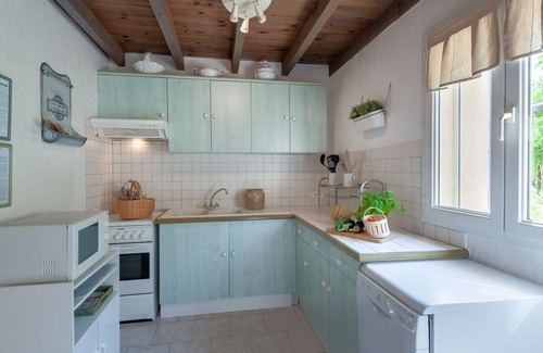 Cheval-Blanc House | Beautiful private villa for 4 people with WIFI, TV, patio and pets allowed