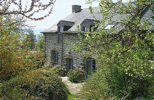 Saint-Suliac House | Beautiful private villa for 6 people with TV, terrace and pets allowed