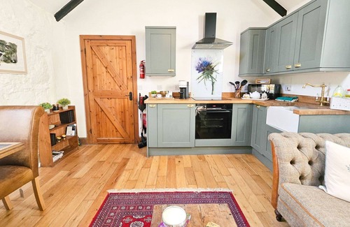 Struan House | Beautiful private villa for 2 guests with WIFI, TV, patio and panoramic view