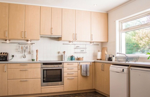 Portree House | Beautiful private villa for 4 guests with WIFI, TV and patio