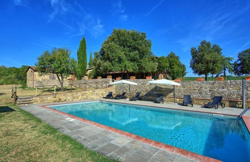 Bucine Villa | Beautiful private villa with private pool, WIFI, TV, patio, pets allowed and panoramic view