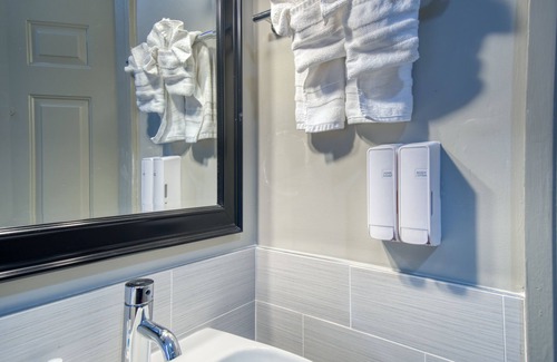 Mid-Market Hotel | Beautiful Private Room - Full Amenities - Boutique Property in Downtown SF