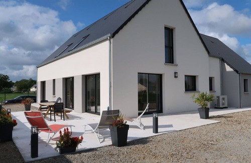 Bolleville House | Beautiful private villa for 10 guests with WIFI, TV, terrace and pets allowed