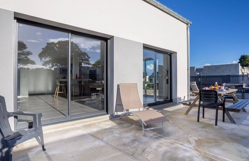 Bolleville House | Beautiful private villa for 10 guests with WIFI, TV, terrace and pets allowed