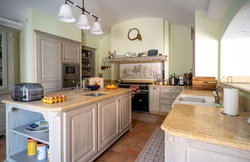 Draguignan Villa | Beautiful private villa for 11 guests with private pool, A/C, WIFI, TV, patio and parking