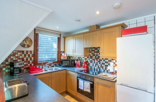 South Laggan House | Beautiful private villa with WIFI, hot tub, TV, terrace, pets allowed and panoramic view