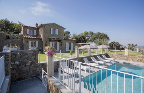 Cortona Villa | Beautiful private villa with WIFI, A/C, private pool, TV, terrace, panoramic view, close to Cortona