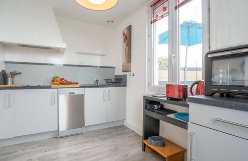 Cleder House | Beautiful private villa for 2 guests with WIFI, TV and pets allowed