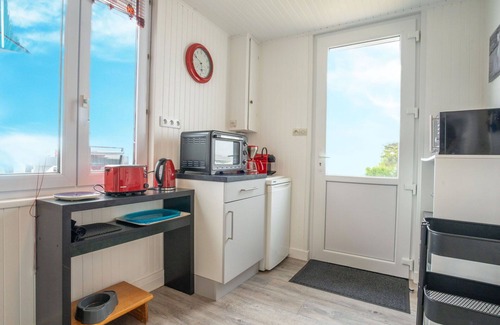 Cleder House | Beautiful private villa for 2 guests with WIFI, TV and pets allowed