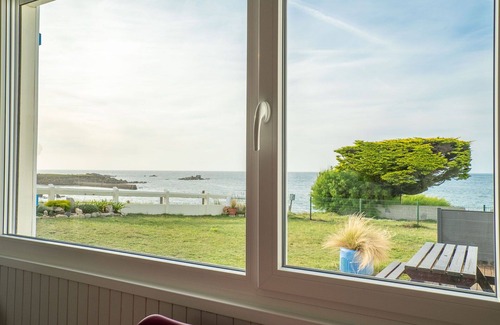 Cleder House | Beautiful private villa for 2 guests with WIFI, TV and pets allowed