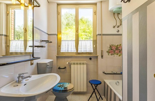 Corsanico House | Beautiful private villa for 7 guests with WIFI, private pool, TV, patio, panoramic view and park.