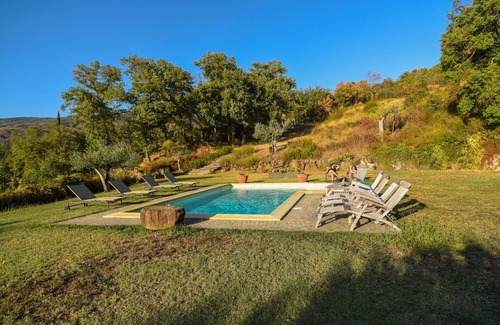 Cortona Villa | Beautiful private villa with WIFI, private pool, TV, patio and panoramic view, close to Cortona