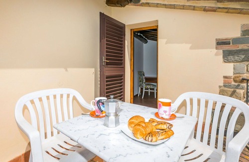 Scandicci Villa | Beautiful private villa for 4 guests with WIFI, TV, patio, pets allowed and panoramic view