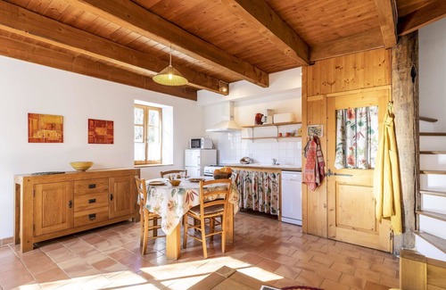 Verfeuil House | Beautiful private villa for 4 guests with terrace and pets allowed