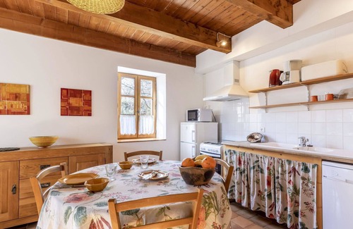 Verfeuil House | Beautiful private villa for 4 guests with terrace and pets allowed