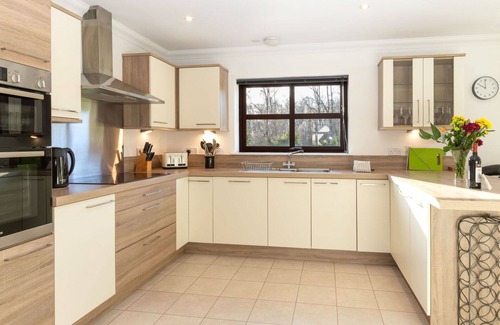 Aviemore Villa | Beautiful private villa for 8 guests with WIFI, TV and patio