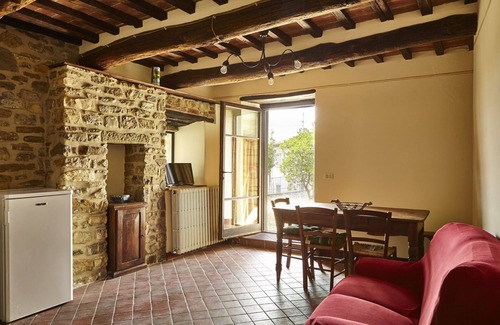 Capolona Villa | Beautiful private villa for 18 people with WIFI, private pool, TV and pets allowed, close to Are.
