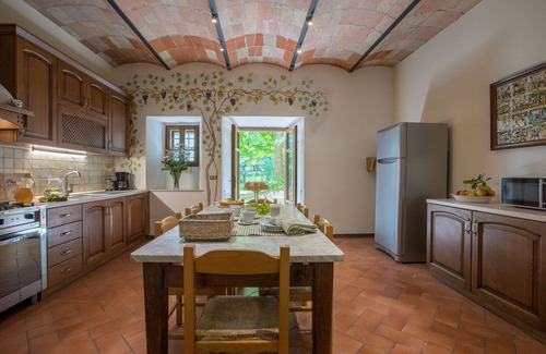 Ripoli Villa | Beautiful private villa with WIFI, A/C, hot tub, private pool, TV, patio and panoramic view