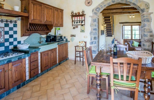 Seggiano House | Beautiful private villa with hot tub, private pool, WIFI, TV, patio, pets allowed and panoramic .