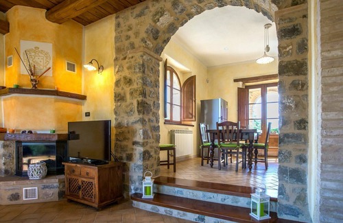 Seggiano House | Beautiful private villa with hot tub, private pool, WIFI, TV, patio, pets allowed and panoramic .