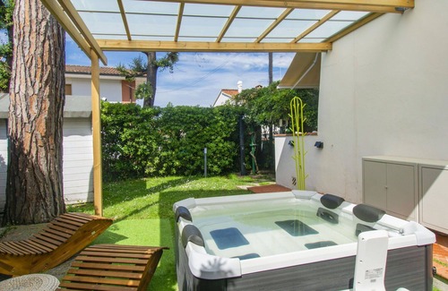 Tirrenia Villa | Beautiful private villa for 6 people with WIFI, A/C, hot tub, TV, terrace and pets allowed
