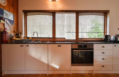 Beauly House | Beautiful private villa for 4 guests with hot tub, WIFI, TV and pets allowed