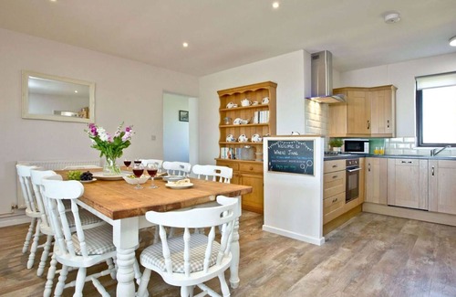 Helford Passage House | Beautiful private villa for 8 people with hot tub, WIFI, TV, patio and pets allowed