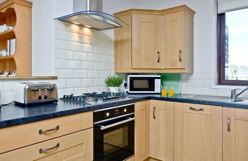 Helford Passage House | Beautiful private villa for 8 people with hot tub, WIFI, TV, patio and pets allowed