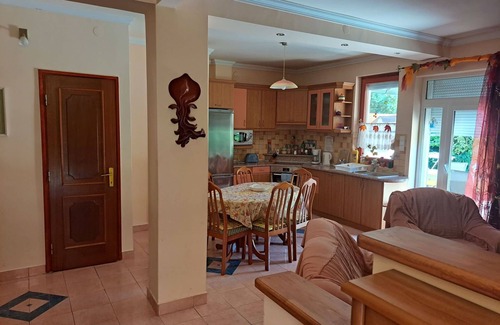 Balatonfenyves House | Beautiful private villa for 7 guests with WIFI, A/C, TV, patio and parking