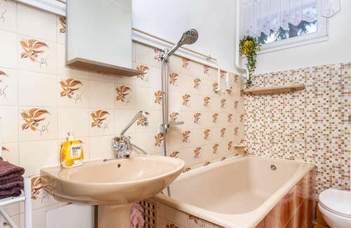 Balatonkeresztur House | Beautiful private villa for 9 guests with private pool, WIFI, A/C, TV, terrace and parking