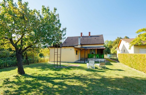 Balatonfenyves House | Beautiful private villa for 6 people with TV, terrace and pets allowed