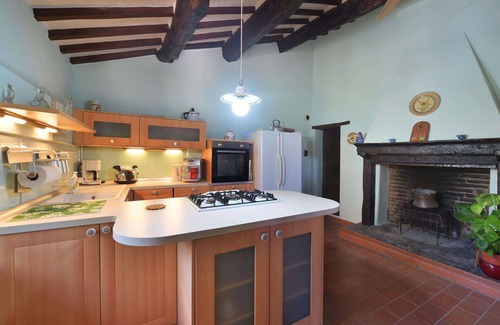 Paciano Villa | Beautiful private villa for 8 people with hot tub, private pool, WIFI, TV, balcony and pets allo.