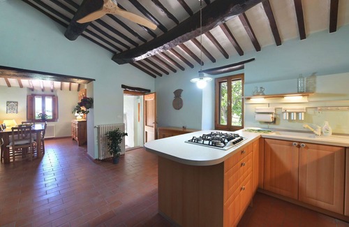 Paciano Villa | Beautiful private villa for 8 people with hot tub, private pool, WIFI, TV, balcony and pets allo.