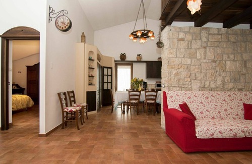 San Lupo House | Beautiful private villa with WIFI, A/C, private pool, TV, patio, pets allowed and panoramic view